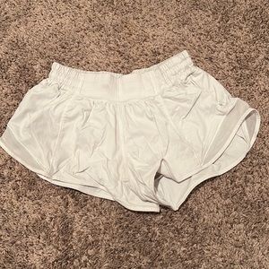 White Hotty hit low rise 2.5 shorts